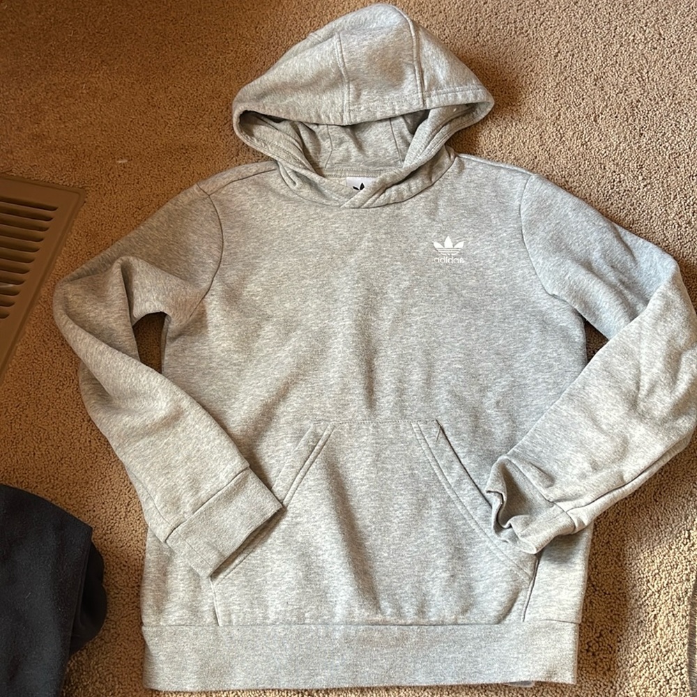 Boys adidas sweatshirt size medium